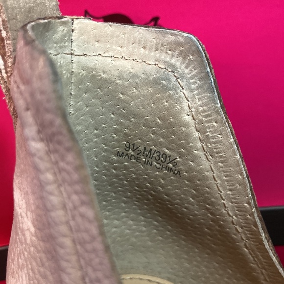 ☘️♥️Vince Camuto Kenza booties ♥️🍀 - Picture 3 of 13